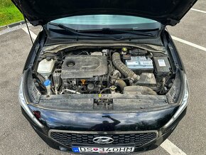 Hyundai i30 Fastback 1,6 D automat 09/2017 - 5