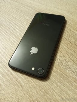 iPhone 8 / 128GB Super stav - 5