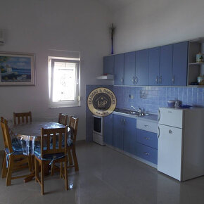 ZADAR - VIR, na predaj hned pri mori dom so 6 apartmanov, at - 5