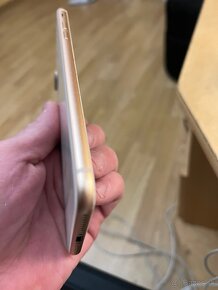 Predám IPhone 8 plus rosegold 64 GB - 5