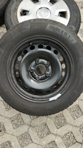 Predám zimné pneumatiky s diskami  Octavia195/65R15 - 5