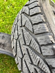 Predám 5ks zimné pneu rozmer 215/60 R17 - 5