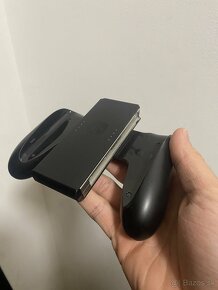 Nintendo switch ovládače a charging grip - 5