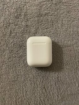 Apple AirPods 2. generácie – výborný stav - 5