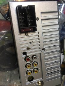 auto radio  z dotykovym dysplayom            65 eur - 5