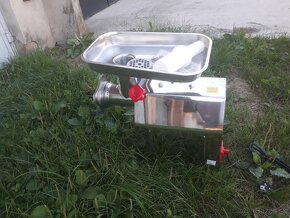 Mlynček na mäso Profi 22 3500W - 5