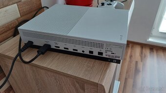 Xbox One S 1TB (All-Digital Edition) - 5