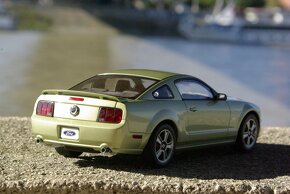 1:18 autoart ford mustang GT 2005 - 5