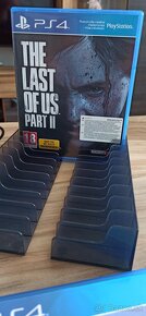 Predám Playstation 4 pro The last of us - 5