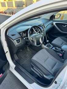 Hyundai i30 kombi CW 1,6i benzín MPI DOHC 16V Comfort 2014 - 5