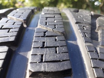 235/45 r18 zimne pneumatiky - 5