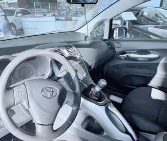 Toyota Auris 2.0D - 5