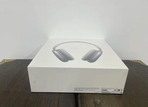 airpods max white - 5