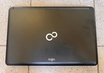 Fujitsu Lifebook / i5 2.67GHz / 8GB RAM / 240GB SSD / 15.6" - 5