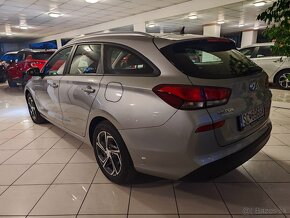 Hyundai i30 kombi 1.6crdi AUTOMAT v záruke - 5