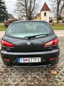 Alfa Romeo 147 JTDm - 5