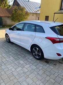 Predám Hyundai i30cw automat - 5