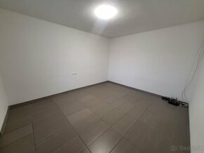 Prenájom 1 iz.byt,30 m2 + veľká loggia, kom.rek.,Dubnica - 5