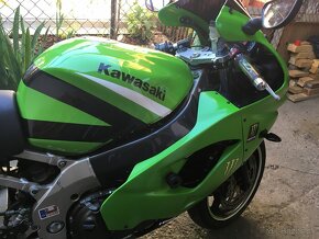 Kawasaki ZX9R - 5