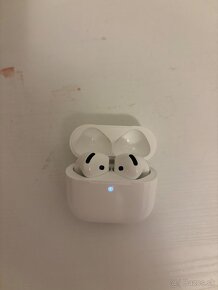 AirPods 4 - 5