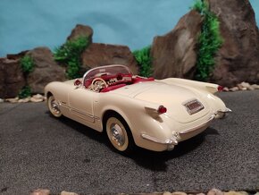 Prodám model 1:18 Chevrolet corvette 1954 - 5