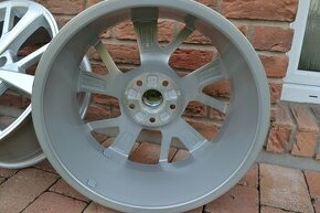 5x112 R18 Hlinikove disky Original Audi Q3 - 5