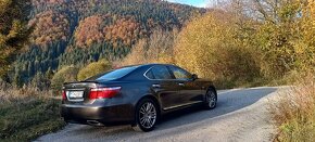 LEXUS LS 600H 4x4 - 5