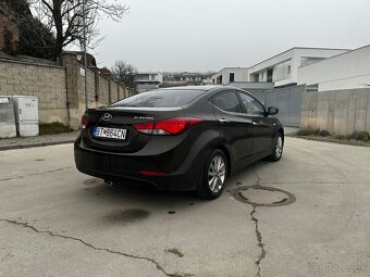 Hyundai Elantra - 5