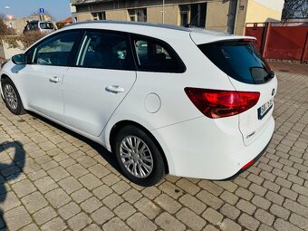 KIA cee'd 1.6 GDi Comfort Plus SW 1.MAJITEL ČR - 5