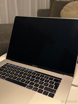 MacBook Pro 15-inch, 2018, i7, 16gb Ram, 500gb ssd - 5