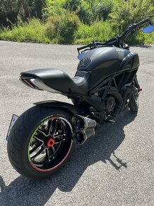 Ducati Diavel Carbon 2017 - 5