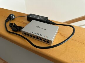 Predám Ubiquiti UniFi US-8-60W POE Switch - 5