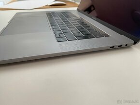 Macbook Pro 15" rocnik 2018 s touchbarom - 5