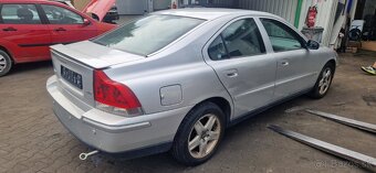 Lacno rozpredám Volvo S60 2001-2010 na náhradné diely - 5