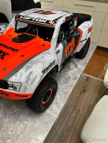 Traxxas udr - 5