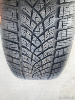 225/45R19 goodyear - 5