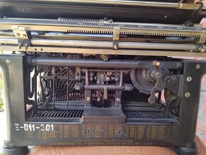 Písací stroj značky Underwood - 5