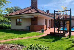 Rodinný 4 izbový bungalov s bazénom a udržiavanou záhradou - 5