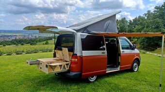 VW T5 Campervan, zdvíhacia strecha, camperbox, 5 os. - 5