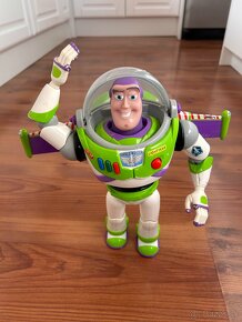 Toy story 4- Buzz lightyear - svieti, rozpráva, hýbe sa - 5