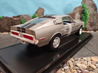 prodám model 1:18 shelby GT 500KR 1968 - 5