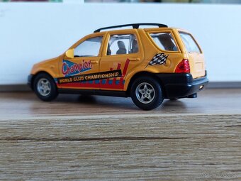 1:43 Mercedes-Benz ML - 5