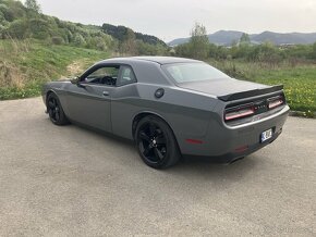 Dodge Challenger 5,7 HEMI— 276 kW—rok 2017–manuál - 5