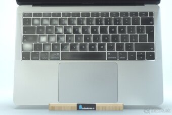 ZÁRUKA/Macbook Air 13.3"/I5 1.6GHZ/8GBRAM/128GB SSD/CZ - 5