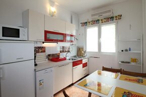 CHORVÁTSKO - Dom so 6 apartmánmi, 1.rad od mora - VODICE, SR - 5