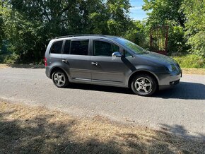 Volkswagen Touran 1.9 TDI Highline DSG - 5