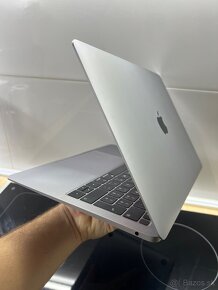 Predam vymenim Macbook Air 2019 128GB - 5