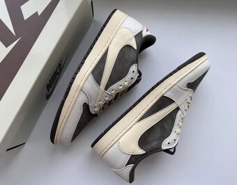 Nike Air Jordan 1 Low OG x Travis Scott “Reverse Mocha” - 5