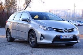 Toyota Auris Touring Sports 1.6 - 5