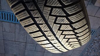 ZIMNÉ pneu 215/55 R17 98V XL cca 6-7 mm r.2020 LEN 35- €/kus - 5